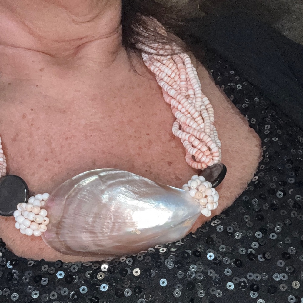 Source Unknown Shell Pendant Necklace With Cream … - image 8